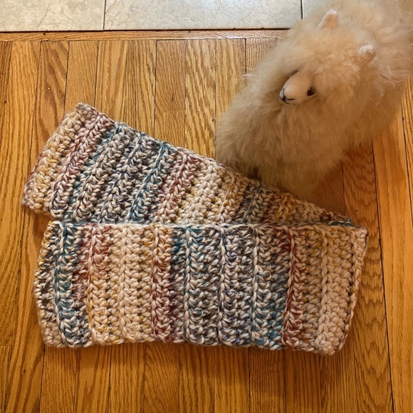 Handmade Chunky Knit Wool Blend Scarf - Picture 3 of 4